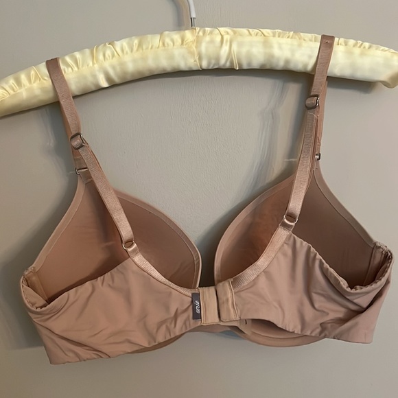 bra - Picture 2 of 2